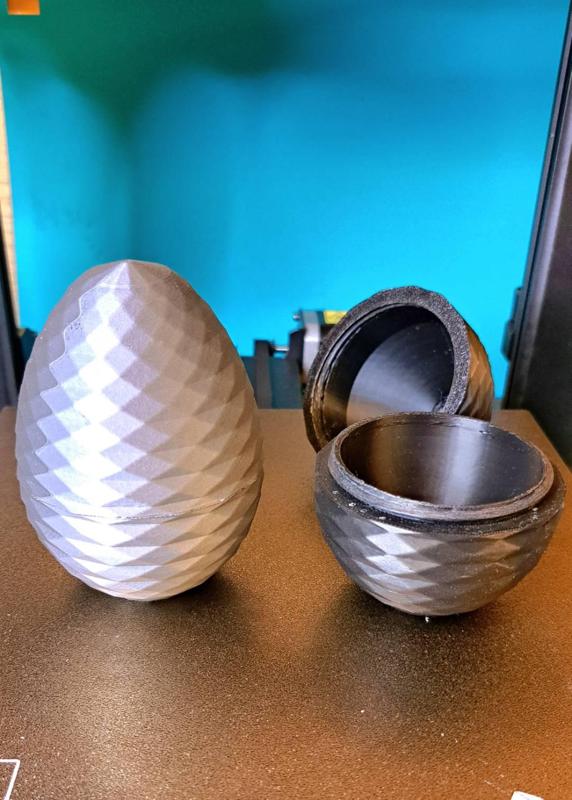 Geometric Twist Egg Capsule