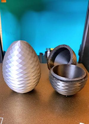 Geometric Twist Egg Capsule