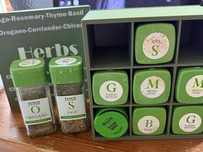 storage unit /rack for herbs 