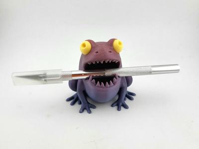 pen holder frog