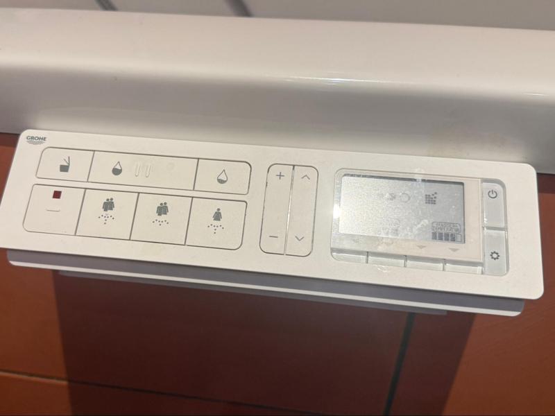 Angle for Grohe shower toilet control