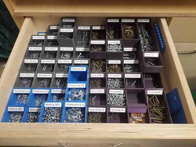 Boxes for small parts with cover
