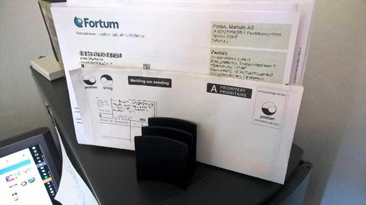 Minimalistic desktop paper/letter/mail organizer