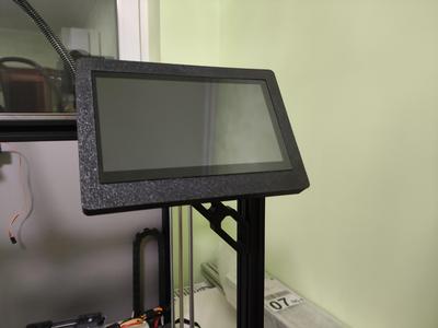 Generic 7 inch HDMI Display enclosure with a bracket for 2020 extrusion. Fits VZBOT and others.