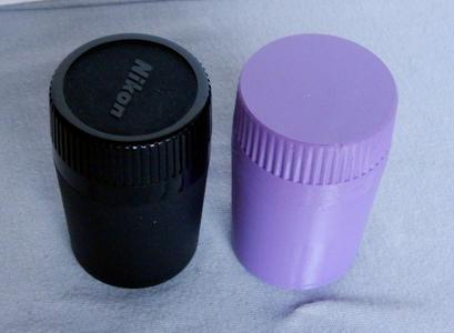 Behälter für nachladbare Nikon F2 Film Kassetten; Container for refillable Nikon F2 film cassettes