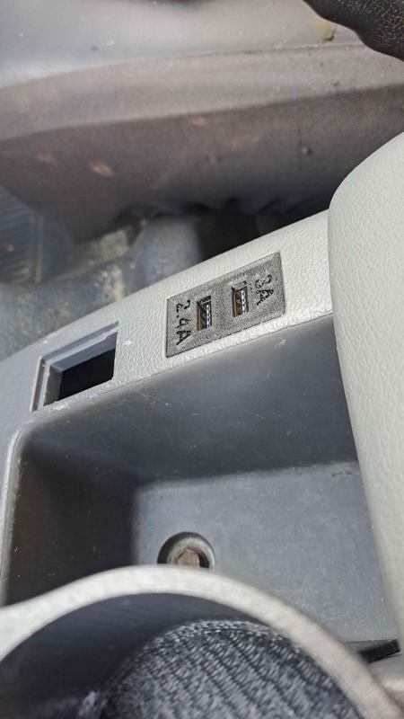 80 series landcruiser usb socket