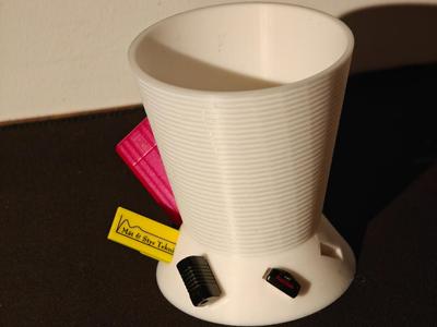 Pen holder with 7xUSB