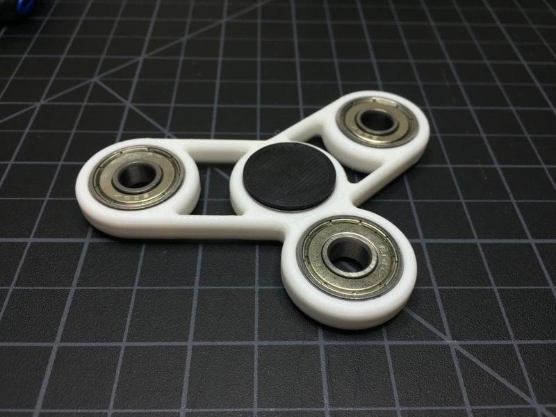 The Newton - Fidget Spinner (Spins smooth!)