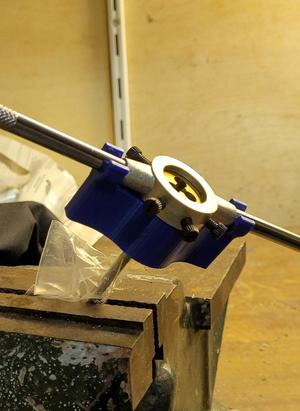 Thread cutting jig