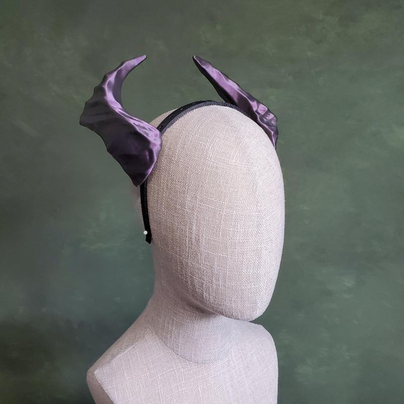 Holly | Medium Bone Horns
