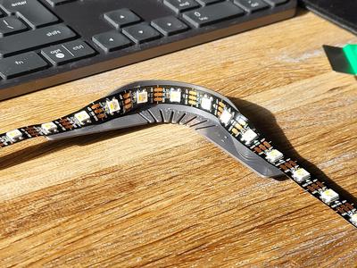 Inside ledstrip corner guide