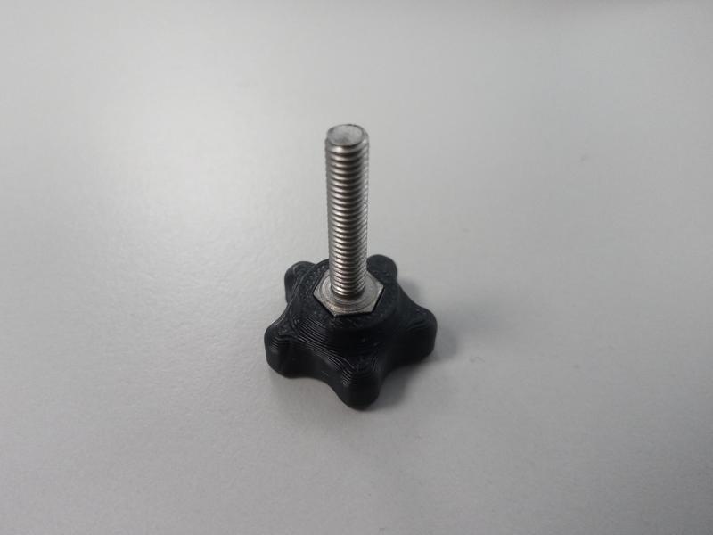 Star grip for M5 screws and nuts