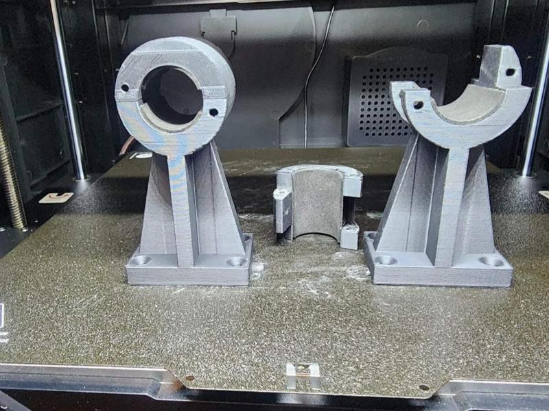 Folding table stabilizing braces