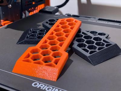 Hexagon patter bed scraper