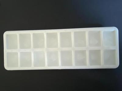 Ice Cube Tray with 16 Cubes