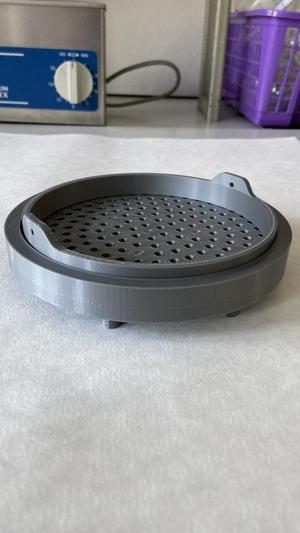 Pool skimmer filtration basket