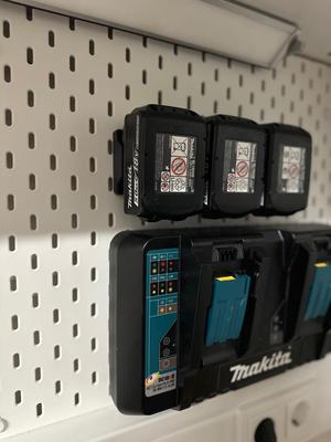 Skadis Holder for Makita Charger DC18RD