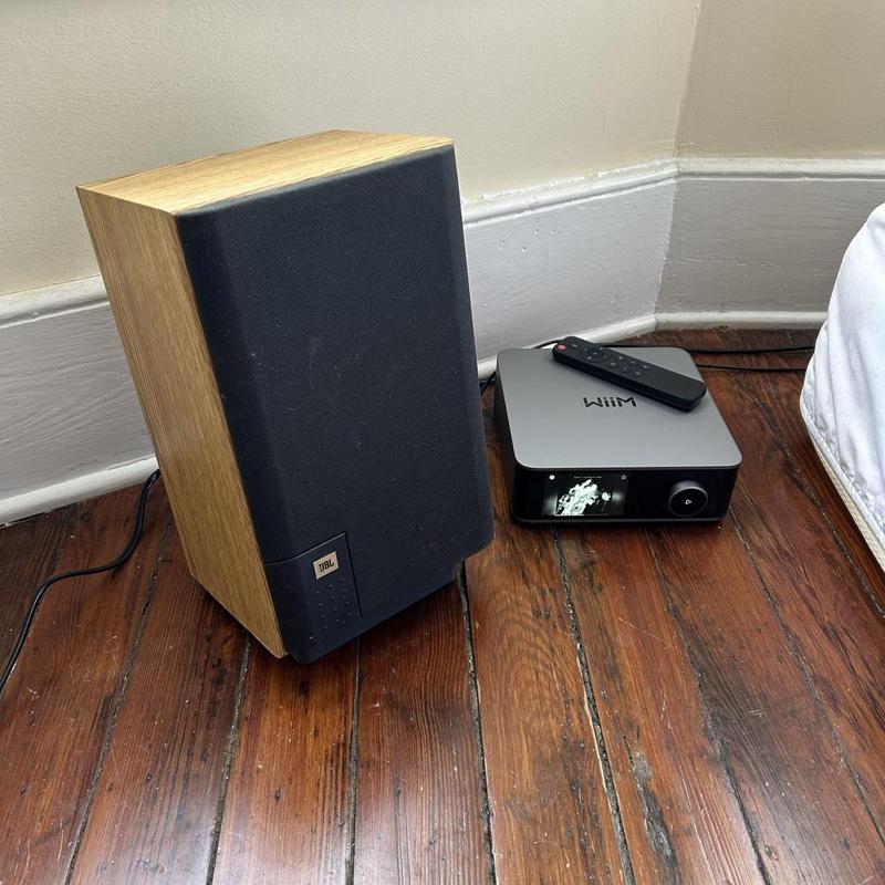 Floor Stand for Bookshelf Speakers