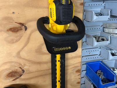 Dewalt DCMHT563 Hedge Trimmer Holder