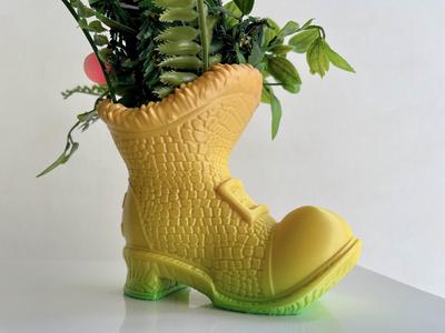 SANTA CLAUS BOOT PLANTER