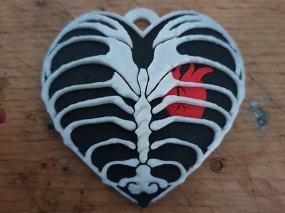 Ribbed valentines Heart pendant necklace/keyring  