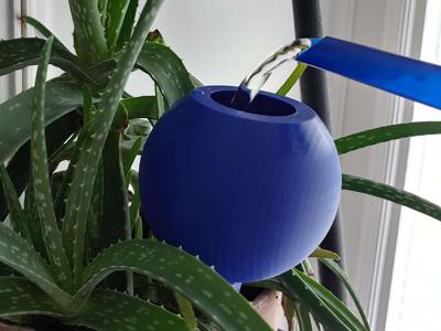 Automatic plant watering device