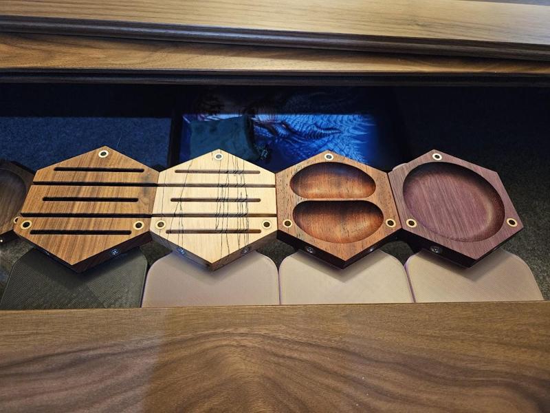 Wyrmwood Table Accessory - Hex tile cup holder.stl