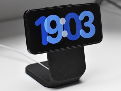 Anti-slip MagSafe iPhone stand