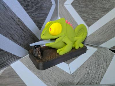 Chameleon tape dispenser