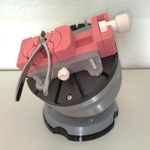 Dovetail-Adapter for Highly Adjustable Ball Vise System