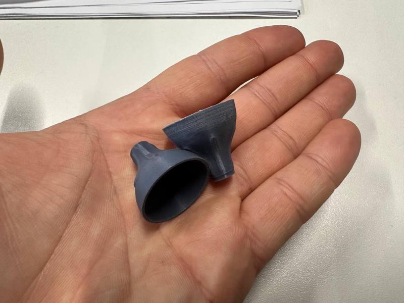 Funnel for filling flask