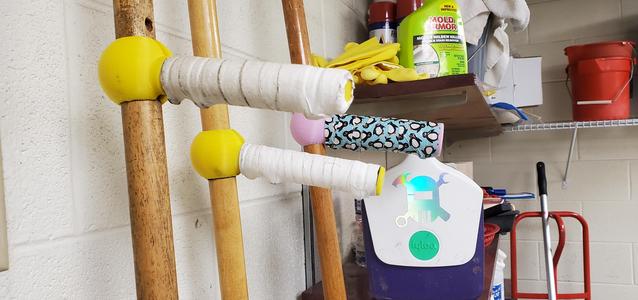 scalable ergonomic broom handle 150%