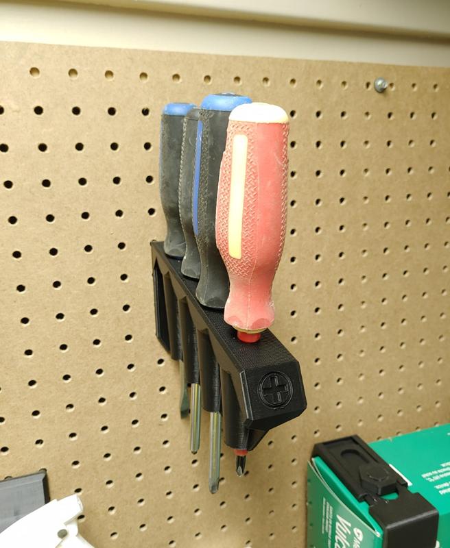 Pegboard - Screwdriver Holder - 4x1 Mini.stl