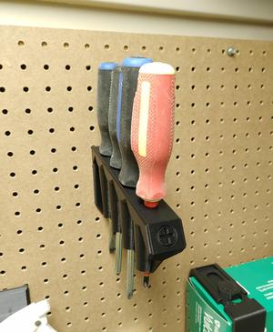 Pegboard - Screwdriver Holder - 4x1 Mini.stl