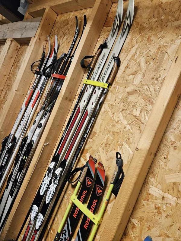 Cross-country ski wall mount