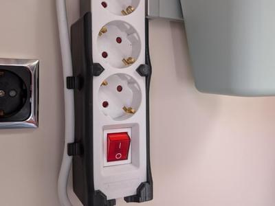 universial Powerstrip-Holder with instructions