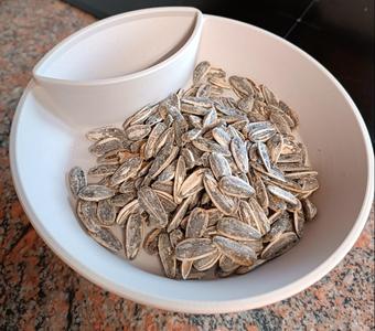 Sunflower Seed/Pistachio bowl (Pipas y Pistachos)