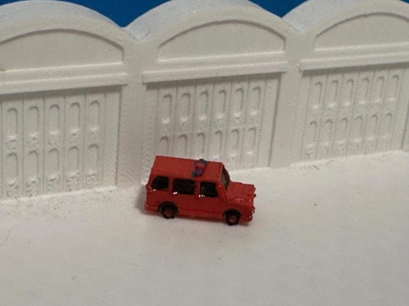 Emergency service vehicle 9 - SUV (short) (z-scale)