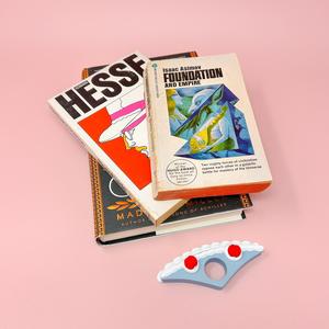 Vintage Cake Book Page Holder – Thumb-Fitting, Book Accessory for Readers, No AMS Required