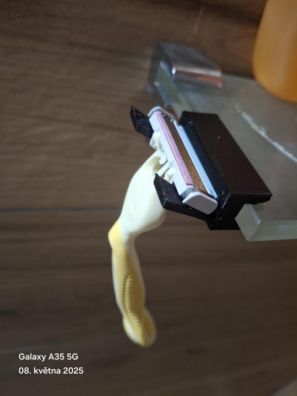 Razor/shaver holder for multiboard REMIX