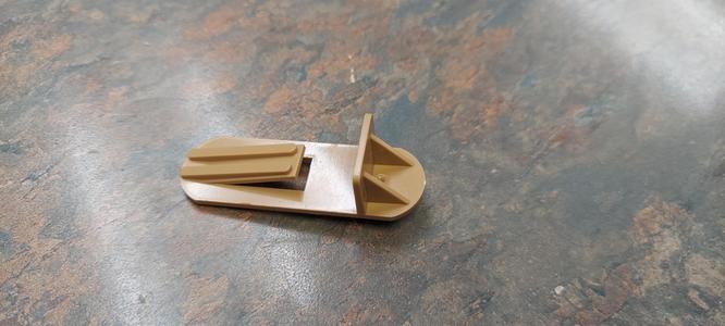 Shelf Clip for 1/2" thick shelf