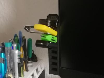 USB flash drive holder for monitor