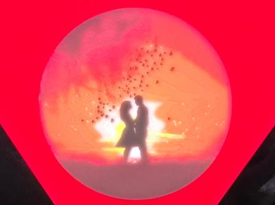 HUGGING COUPLE INSERT LITHOPHANE FOR HEART CORE