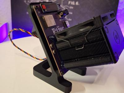 Bitaxe Gamma stand with Backfan